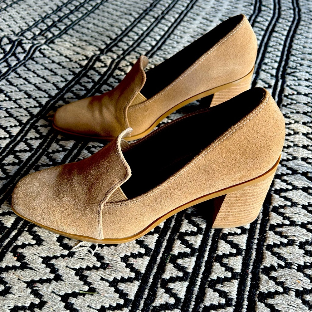 Super comfy loafer style heels. Size 9